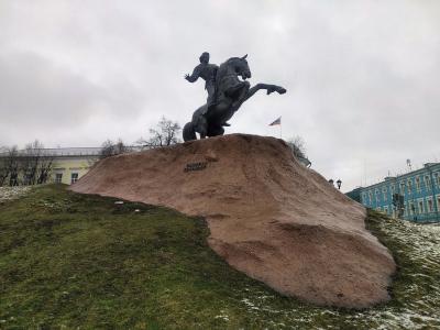 Территорию у памятника Евпатию Коловрату в Рязани раскритиковали как фотозону