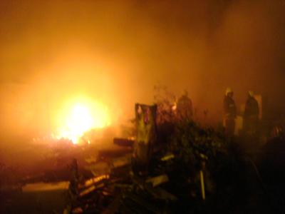В Сасовском районе огонь спалил дом и баню