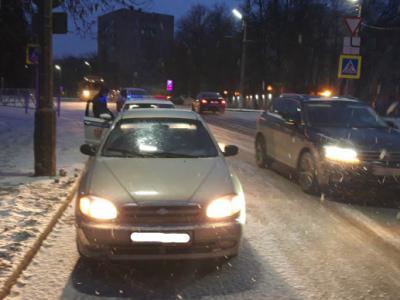 На улице Стройкова иномарка сбила пенсионерку на пешеходном переходе