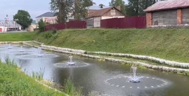 В Елатьме запустили фонтаны в пруду Козиха