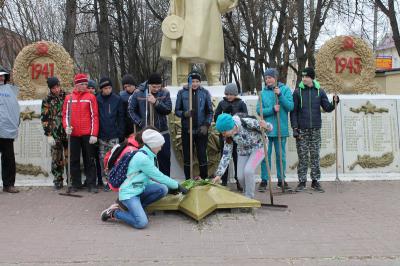 Активисты ОНФ вместе со школьниками привели в порядок «Огни памяти» в Клепиковском районе