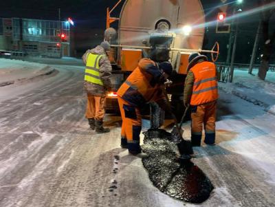 В Рязани за ночь починили свыше 100 квадратных метров дорог