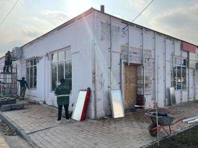 Историческое здание в рязанском Ижевском обшивают сайдингом для размещения в нём магазина «Магнит»