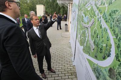 Дмитрий Медведев: «Небоскрёбов в Константиново быть не должно»