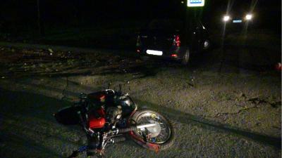 Renault Logan сбил двух подростков на мотоцикле в посёлке Милославское