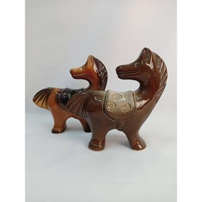 Фабрика «Скопинская керамика» выпустила лошадок к Новому году