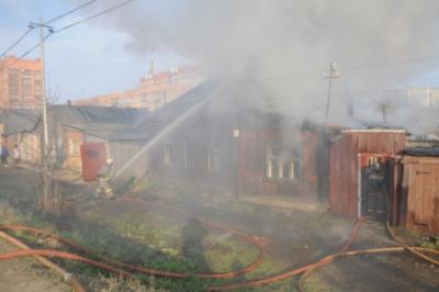 В центре Рязани сгорел деревянный дом