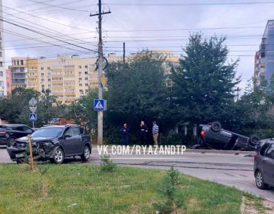 В результате ДТП в Горроще Рязани перевернулся автомобиль