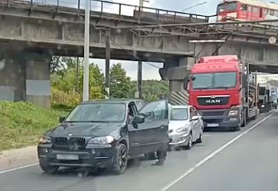 На Южной окружной дороге Рязани столкнулись четыре автомашины