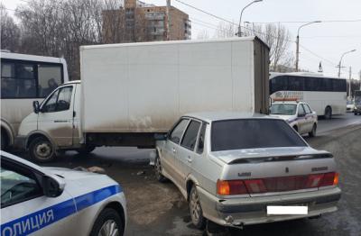 На Московском шоссе в Рязани «Газель» столкнулась с «пятнашкой»