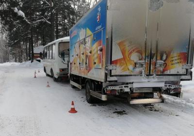 В Касимове пострадала юная пассажирка автобуса, в который врезался грузовик