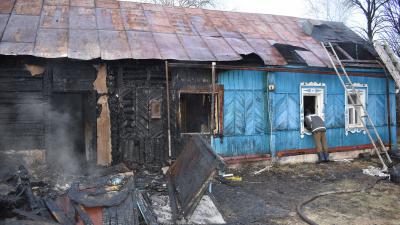 В Ухоловском районе погорел деревянный дом