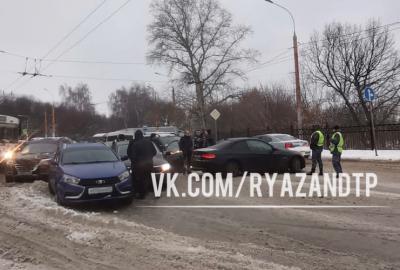 На улице Спортивной в Рязани произошла массовая авария