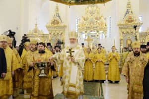 Митрополит Марк сослужил патриарху на освящении храма святого Александра Невского в Москве