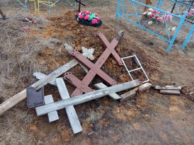Полиция проводит проверку по факту разгрома вандалами скопинского кладбища