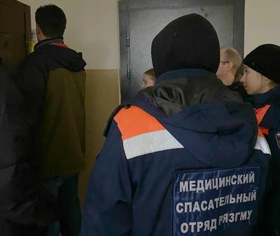 Рязанские волонтёры вызволили ребёнка из запертой квартиры