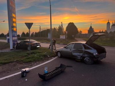Под Михайловом столкнулись Opel Astra и ВАЗ-2112, пострадали оба водителя