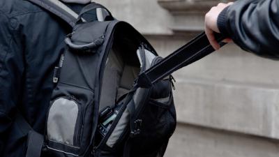 В Рязани два разбойника отняли у студента мобильник и рюкзак