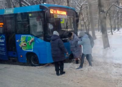 Рязанцы сообщили о сбитой автобусом женщине