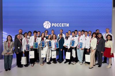 Рязанские школьницы в составе делегации «Россети Центр и Приволжье» приняли участие в Молодёжном дне РЭН–2025