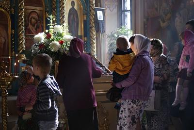 Прихожане Казанского женского монастыря Рязани получили кусочек артоса