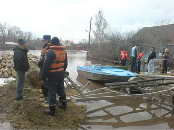 Для организации переправ в Михайлове привлечено пять лодок