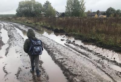 В Рязанской районе ребёнок добирается до школы 4 километра пешком