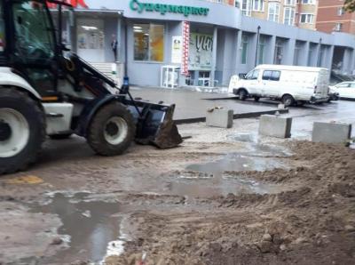 Последствия провала грунта на улице Татарской ликвидируют до конца дня