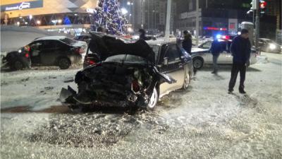 У «Барса на Московском» столкнулись два отечественных автомобиля и иномарка