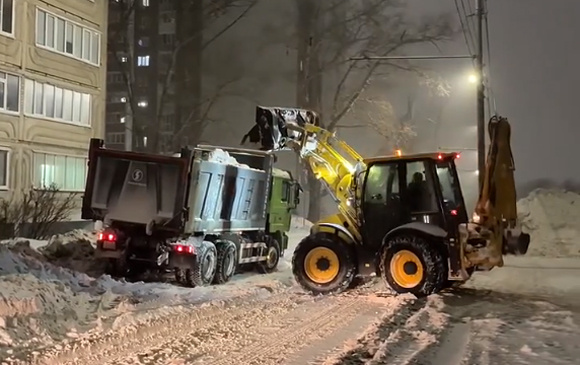 В Рязани ликвидируют последствия ночного снегопада