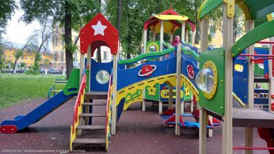 Детские площадки в Рязани продолжают проверять