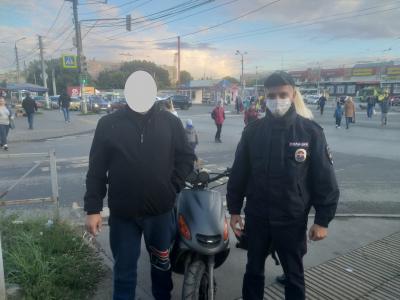 Полиция задержала рязанца, ехавшего на скутере без прав