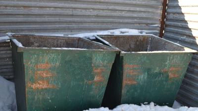 Двух жителей Ряжска уличили в краже мусорного контейнера