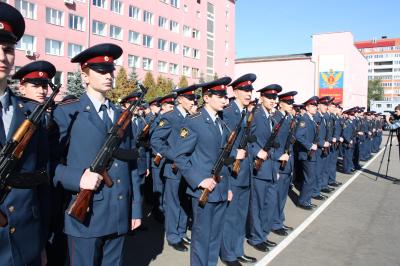 Первокурсники Академии ФСИН приняли присягу с оружием в руках
