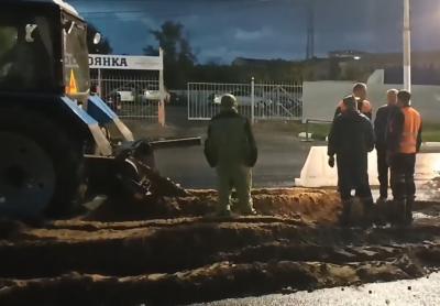 На улице Вокзальной в Рязани вскрыли недавно уложенный асфальт