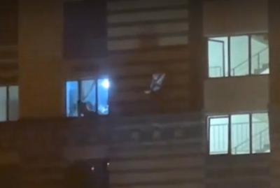 В Рязани мужчина залез в квартиру через окно на пятом этаже