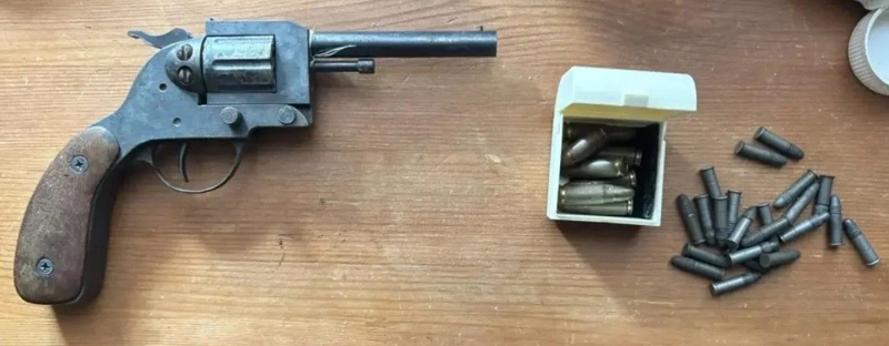 У жителя Клепиковского округа изъяли самодельный револьвер и боеприпасы