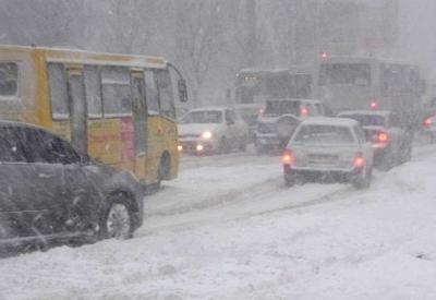 ГИБДД предупреждает рязанцев об осторожности на дороге во время снегопада