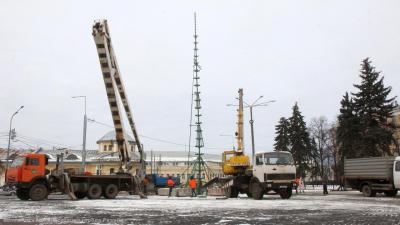 В Рязани начали устанавливать главную городскую ёлку