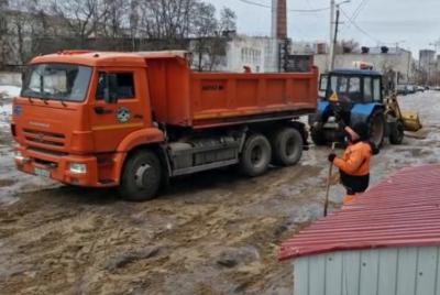 На Народном бульваре в Рязани застрял трактор