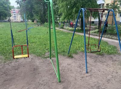 ОНФ просит привести в порядок детские площадки в Комсомольском парке Рязани