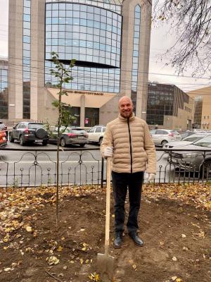 Руководители компании «Р-Энергия» высадили липы на бульваре Есенина