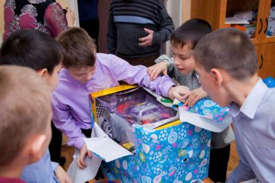 Воспитанники Мосоловской школы-интерната получили персональные подарки