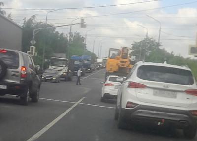 Неработающий светофор на Куйбышевском шоссе привёл к солидным пробкам