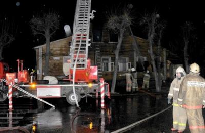 В центре Рязани горел деревянный дом