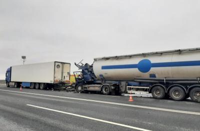 В Шиловском районе погиб водитель фуры, протаранивший большегруз