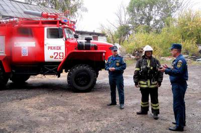 Рязанские огнеборцы научили сотрудников СИЗО-2 тушить пожар