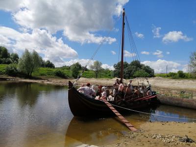 Историческая ладья дошла по реке Оке до Касимова в Рязанской области
