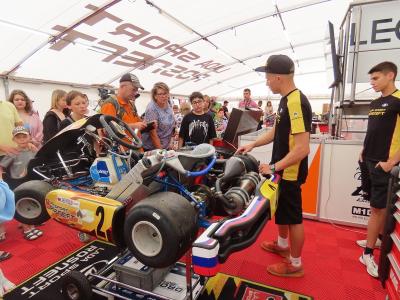 Рязанская нефтеперерабатывающая компания организовала для юных рязанцев встречу с гонщиками LADA Sport ROSNEFT