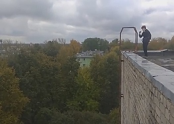Подростки погуляли на крыше недостроенной больницы в Приокском